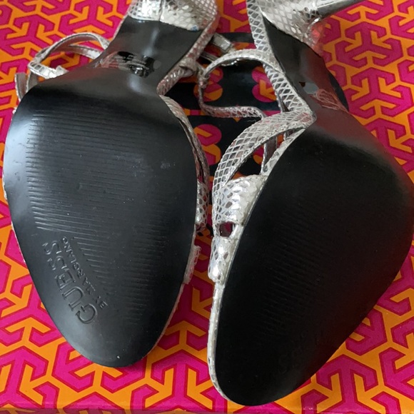 NWT Guess Silver Snake/Mirror Ball Pumps - Picture 3 of 4